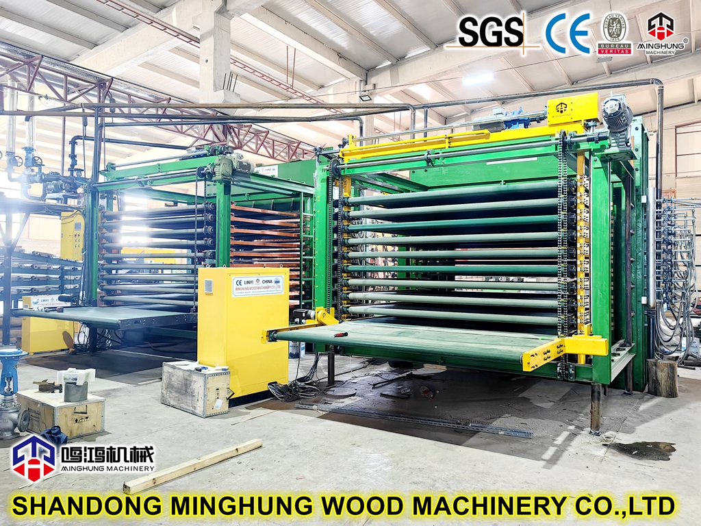 Машина для горячего прессования противоскользящей фанеры