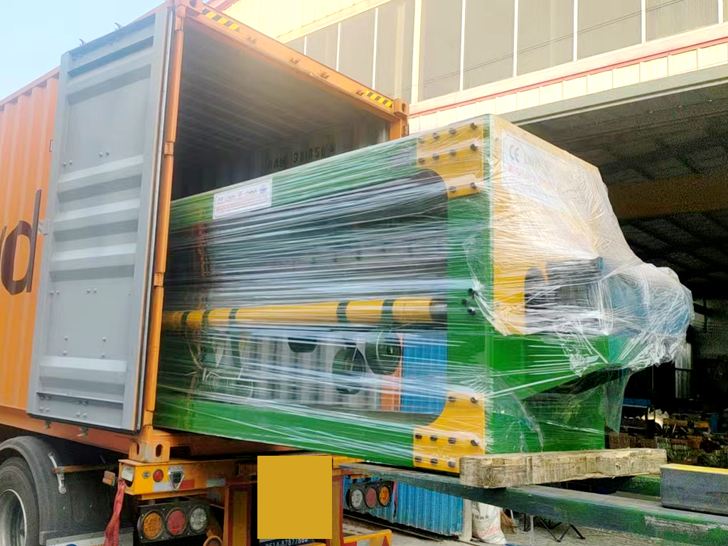 доставка машины для лущения шпона