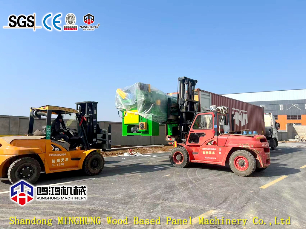 Загрузка окорочной машины для бревен Минхун (2)