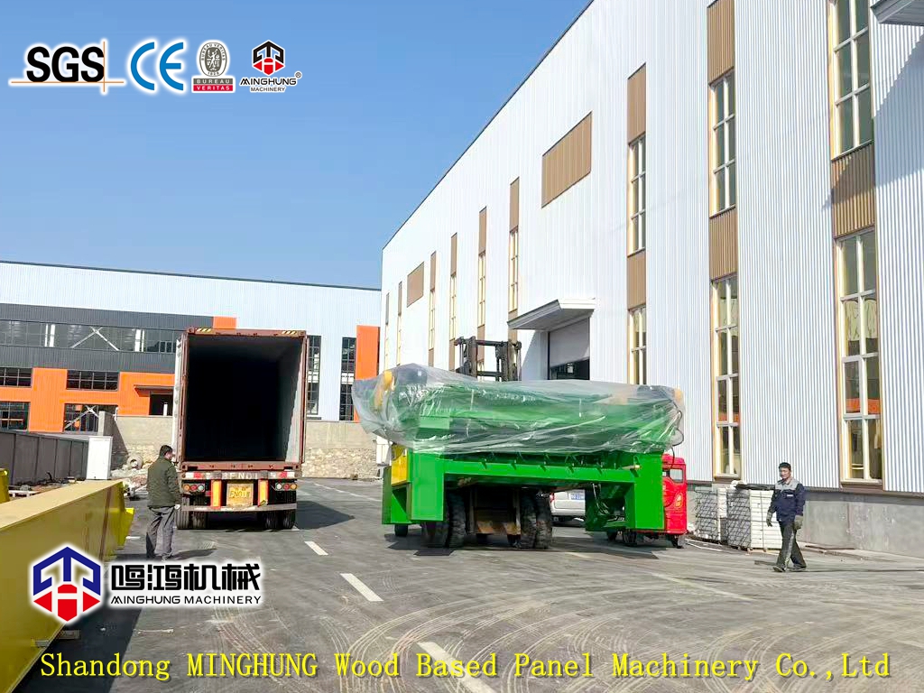 Загрузка окорочной машины для бревен Минхун (1)