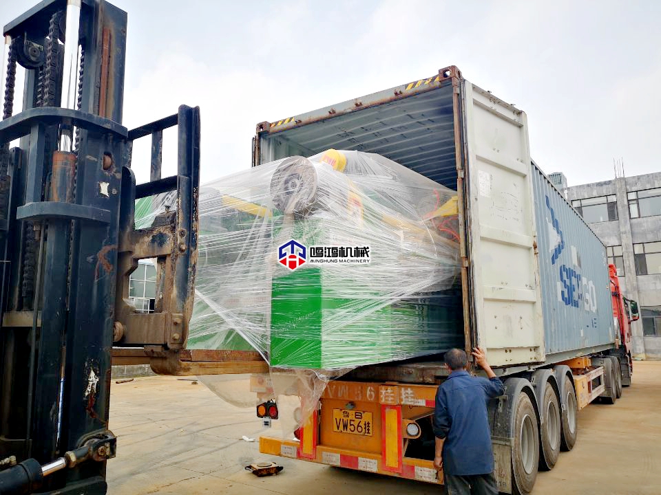 машина для очистки бревен